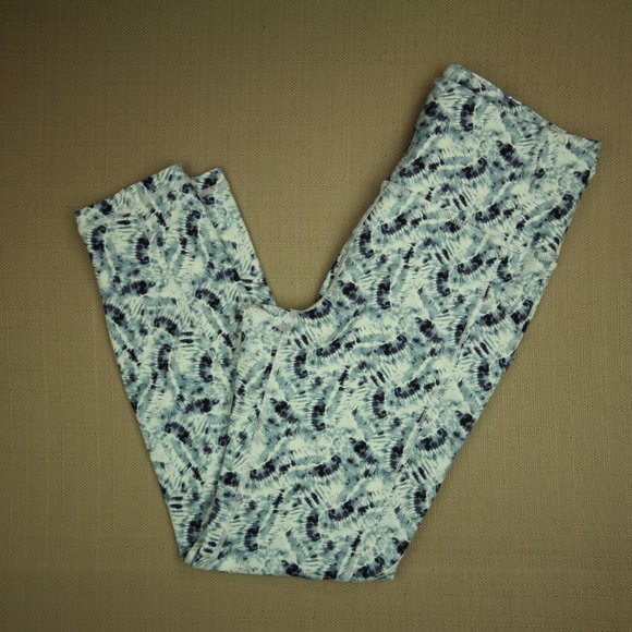 Zyia Active Cropped Leggings Women's Size 6 / 8 Blue White Print Activewear - Picture 2 of 8